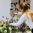Charger l'image dans la galerie, Atelier scénographie florale - Cascade arc-en-ciel
