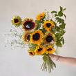 Charger l'image dans la galerie, tournesols jaunes et fleurs des champs livrés à paris