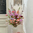 Charger l'image dans la galerie, bouquet de saison avec vase artisanal en livraison à paris