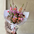 Charger l'image dans la galerie, fleurs de saison en livraison à paris avec vase
