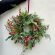 Charger l'image dans la galerie, couronne de Noël rouge et sapins variés