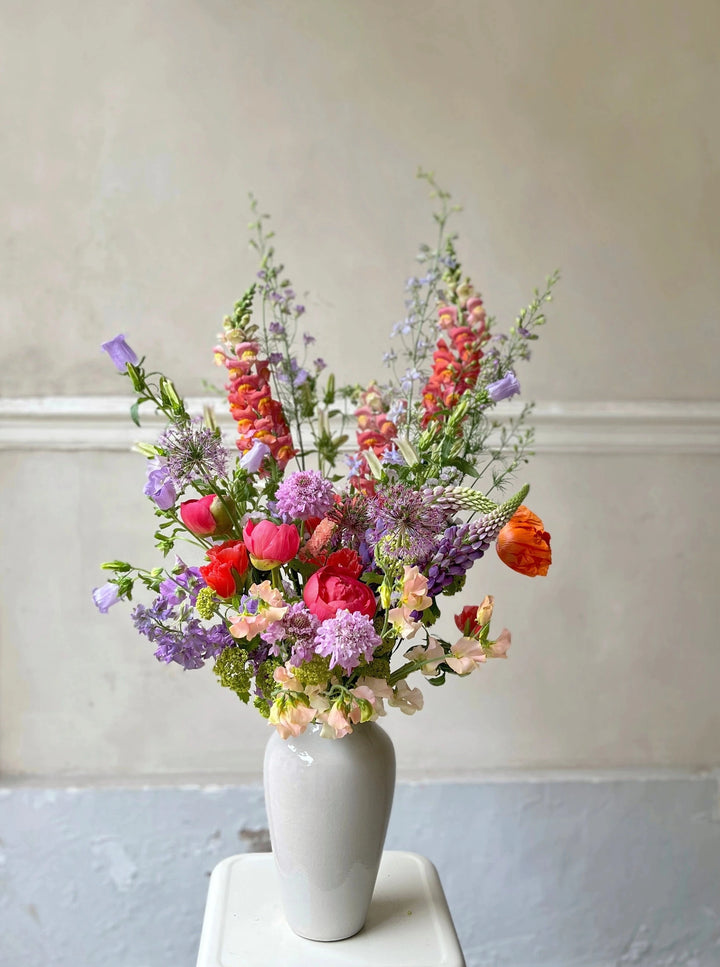 bouquet de fleurs françaises et vase artisanal