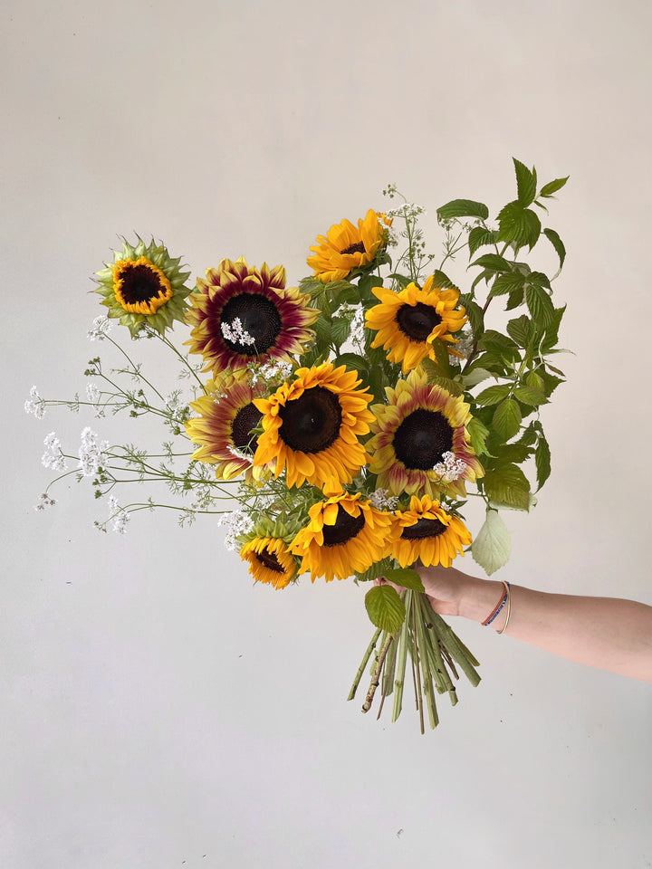 tournesols jaunes et fleurs des champs livrés à paris