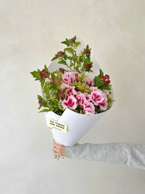 bouquet de fleurs locales livré à paris à vélo