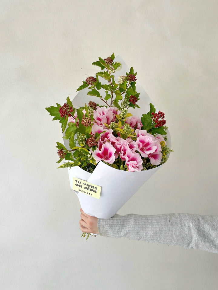 bouquet de fleurs locales livré à paris à vélo