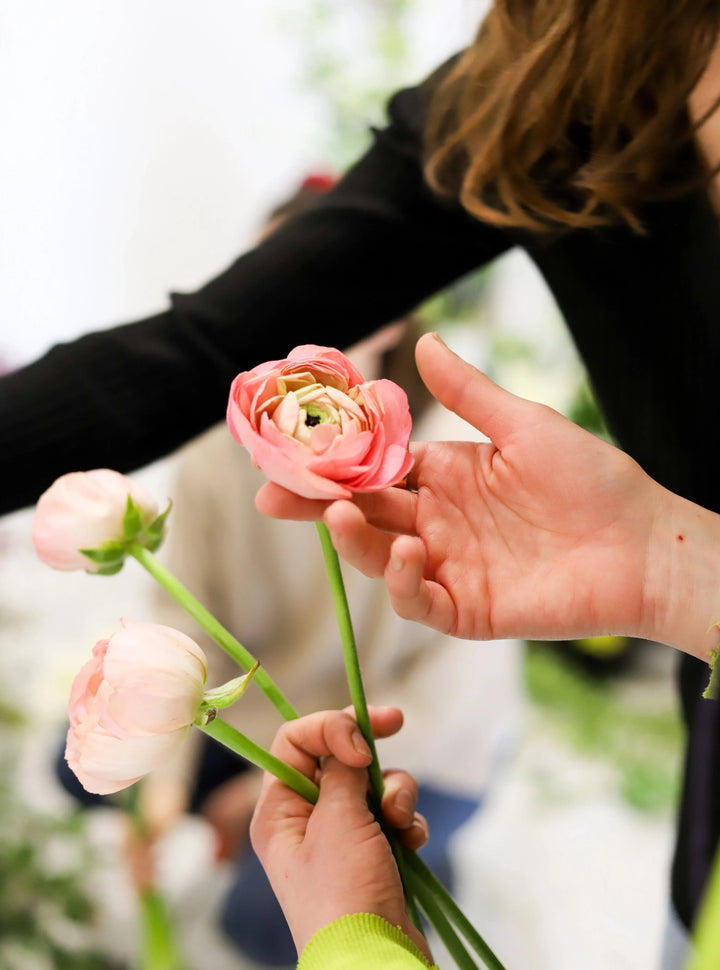 découvrir l'art floral dans un studio de création à paris