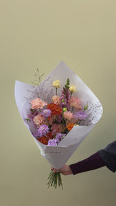 Bouquet de fleurs de saison livraison à vélo Paris