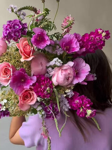 bouquet fête des mères avec pivoines, godetias, roses de jardin 